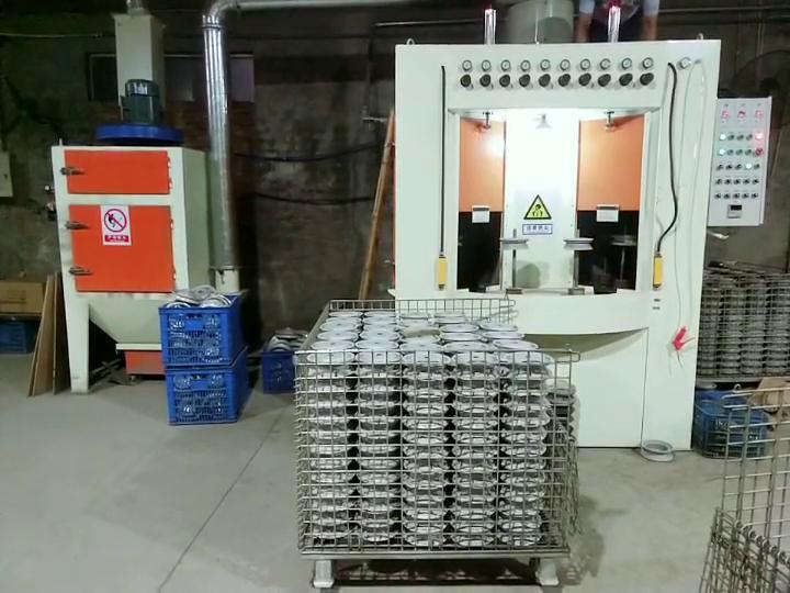 自動(dòng)轉(zhuǎn)盤(pán)式噴砂機(jī)工作視頻